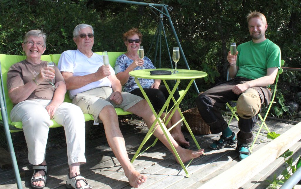 MÖKKIVIERAINA SIRPA, ERKKI SEKÄ MIIKA 