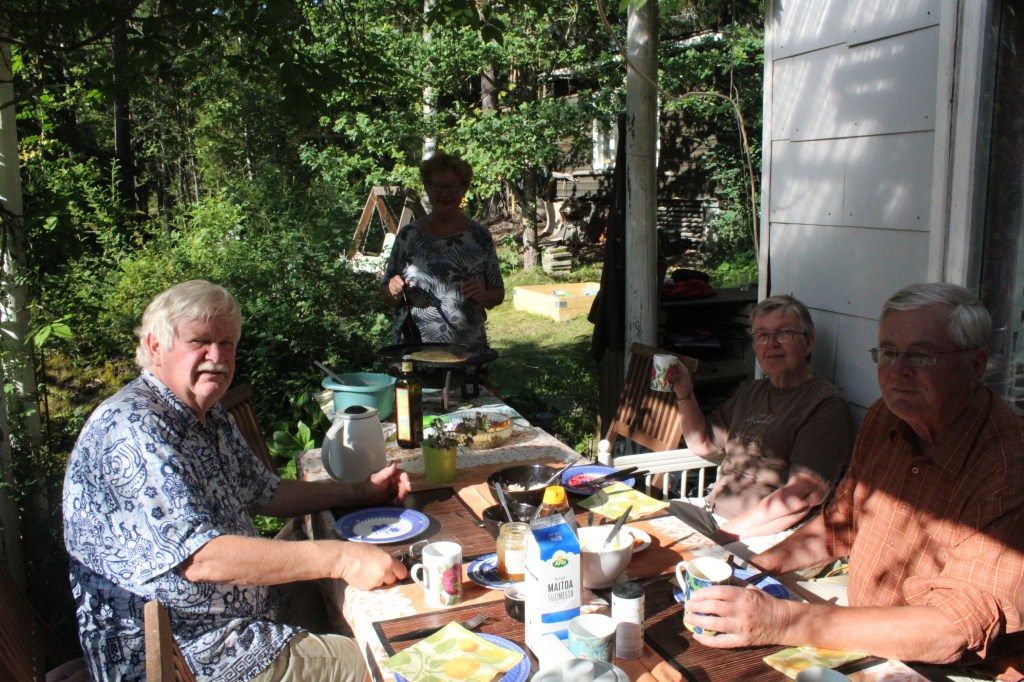 MUURIKKALETTUJA TARJOLLA