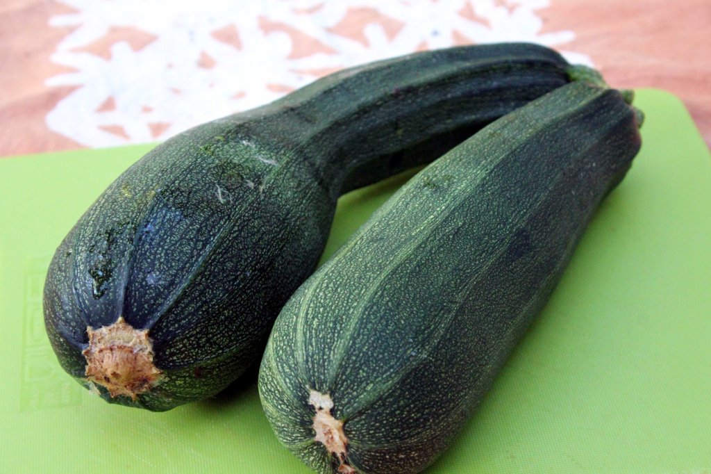 KOMEITA KESÄKURPITSOJA