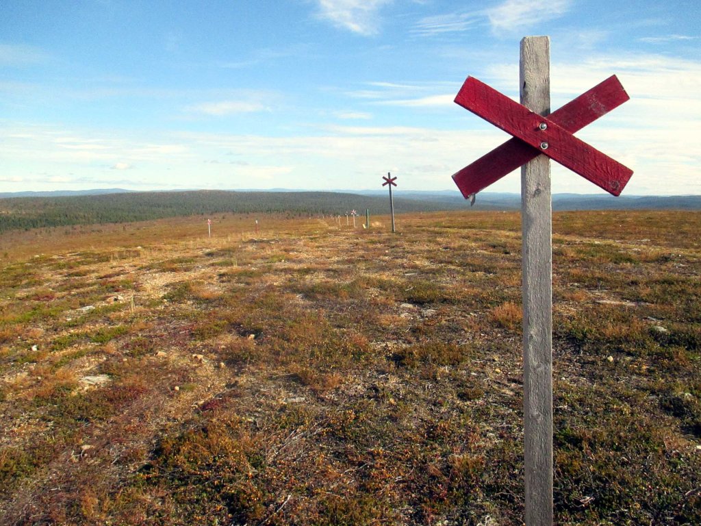 MOOTTORIKELKKAREITTI VEI RINNETTÄ ALAS