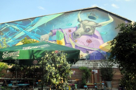 rauniopubeja ja kissakahvila