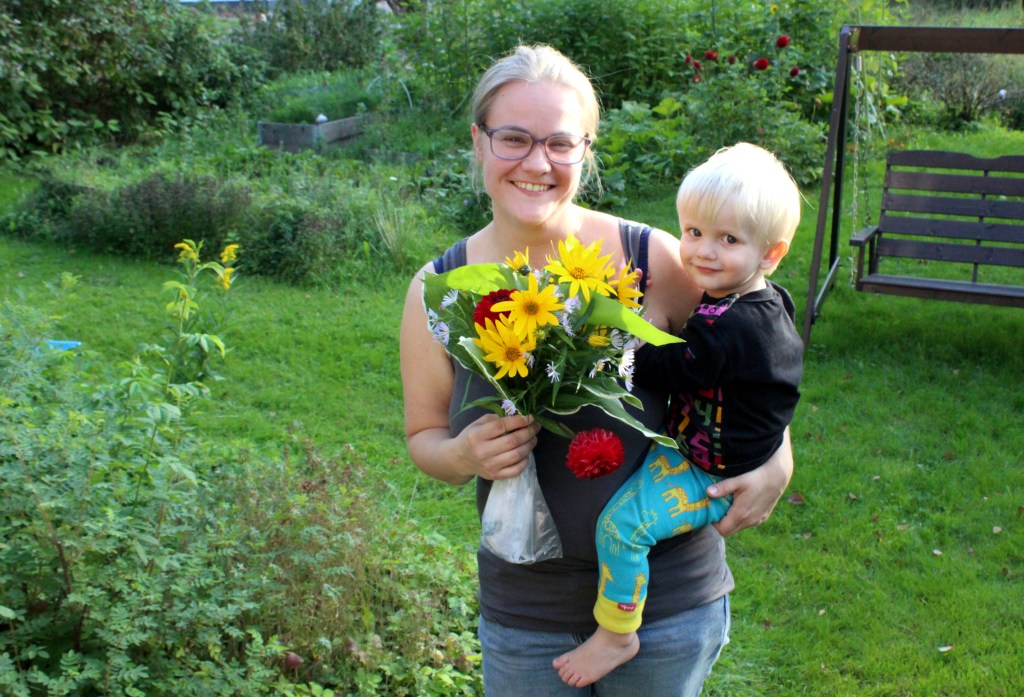 ANNA POIMI PIHALTA SYYSKIMPUN TULIASIKSI