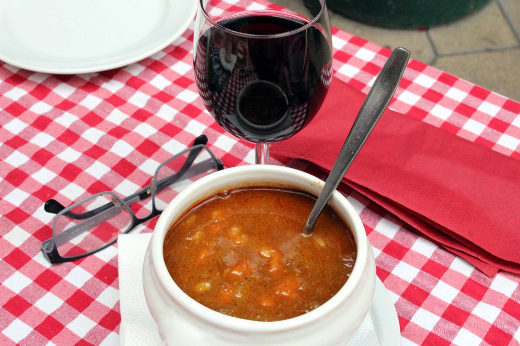 UNKARILAISTA GULASSIA