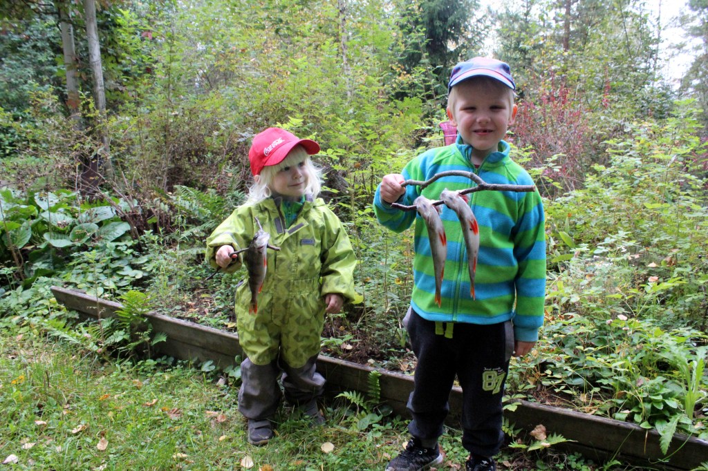 TYYTYVÄISIÄ KALAMIEHIÄ