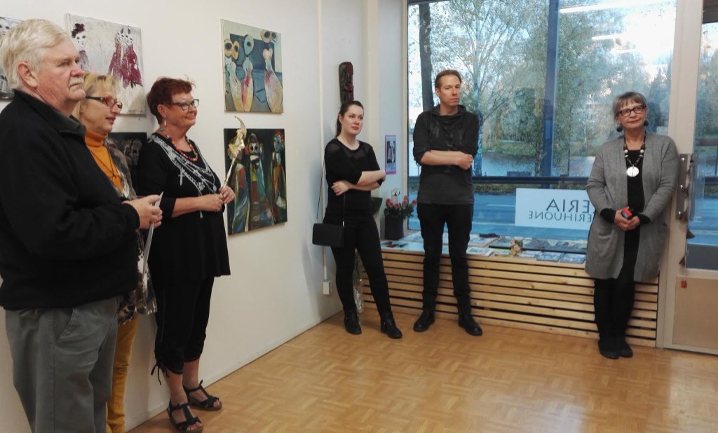 TAITEILIJAT JA ENSIMMÄISET VIERAAT KUULOLLA