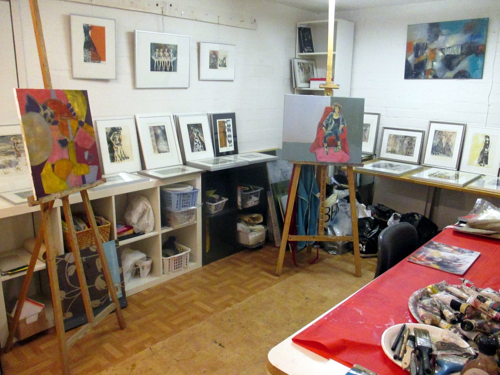 TYÖHUONEESSANI RIITTÄÄ KATSOTTAVAA