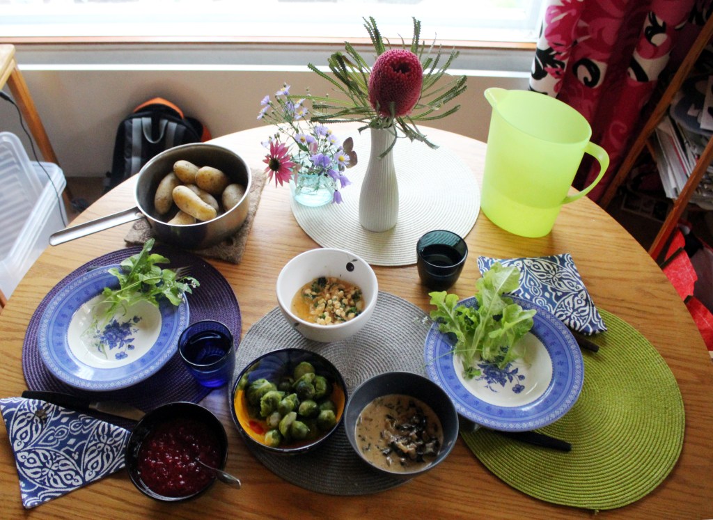 TARJOLLA TUTTUJA JA VÄHEMMÄN TUTTUJA MAKUJA