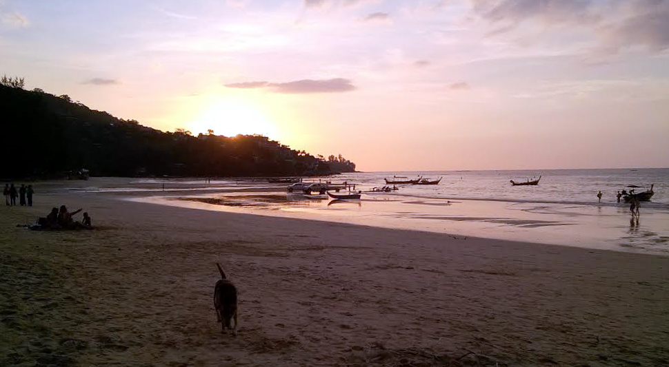 AURINKO LASKI ANDAMANMEREEN