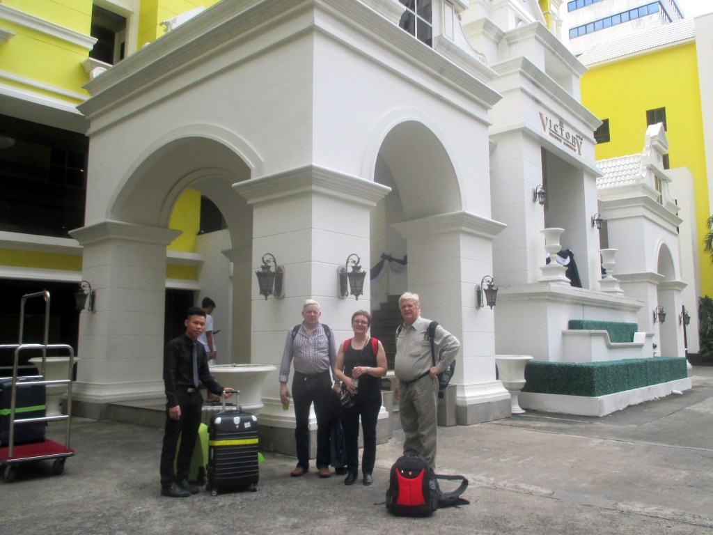 HOTEL VICTORY LÖYTYY LENTOKENTTÄJUNAN PÄÄTEASEMAN LÄHISTÖLTÄ