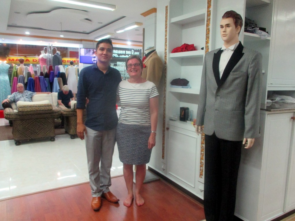 ARJA TEETTI RÄÄTÄLILLÄ KESÄHAMEEN