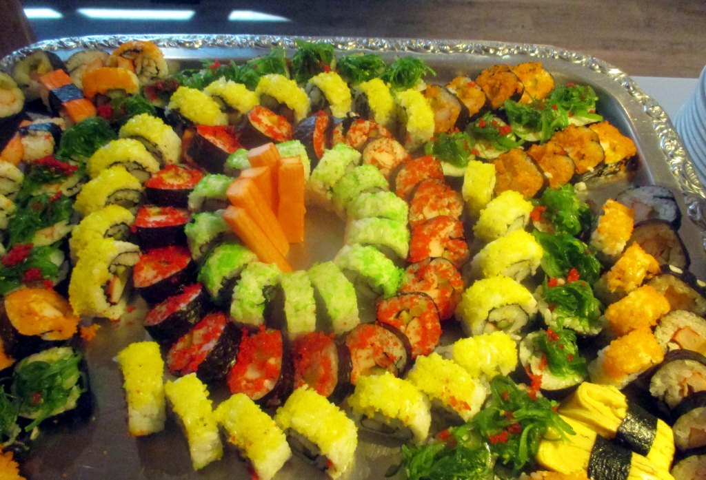 BUFFETPÖYDÄN SUSHILAJITELMA, NAM