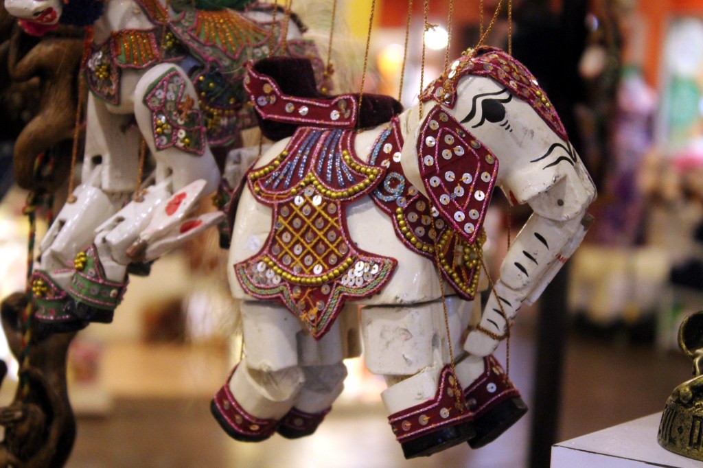 TÄLLAISEN ELEFANTIN OLEN TUONUT KOTISUOMEEN