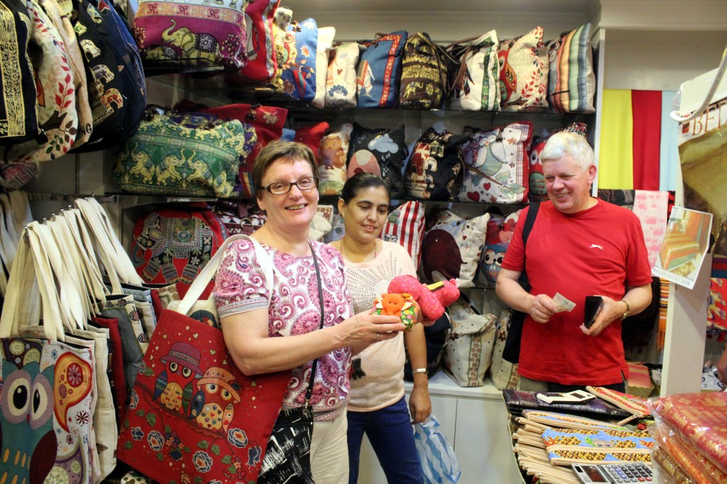 ARJA JA ESKO LÖYSIVÄT PIKKUVÄELLE TULIAISIA