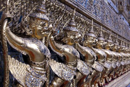 suuren palatsin loistoa ja khaosanin&nbsp;vilinää