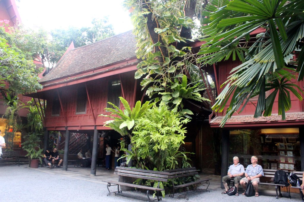 OPASKIERROSTA ODOTELLESSA