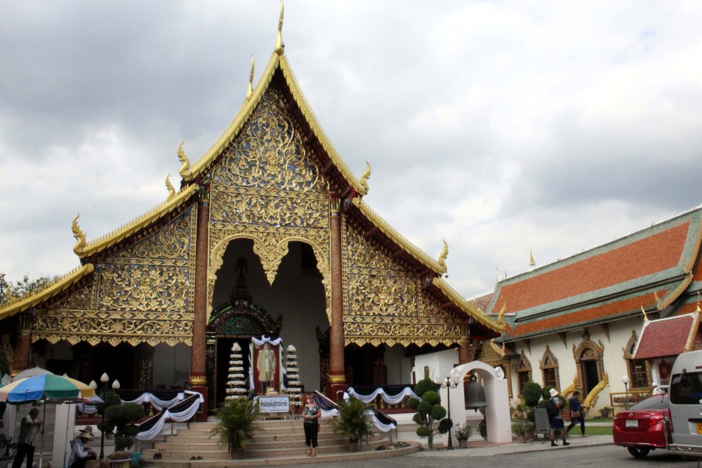 YKSI SUURISTA WAT CHIANG MAN