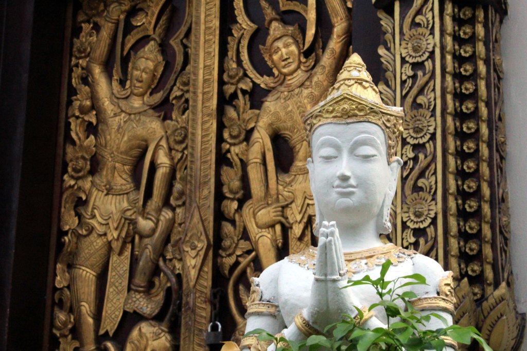 TEMPPELEISSÄ RIITTI IHASTELTAVAA