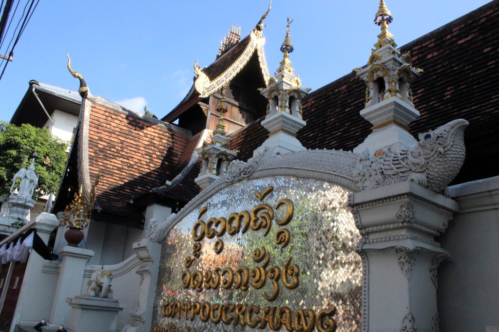 TÄLLE TEMPPELILLE LÖYTYI VAIN THAIKIELINEN NIMI