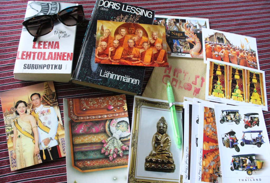 LOMALUKEMISTA JA POSTIKORTTEJA KOTISUOMEEN