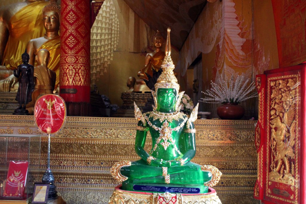 HOHTAVANVIHREÄ BUDDHA WAT SRISUPHANISSA