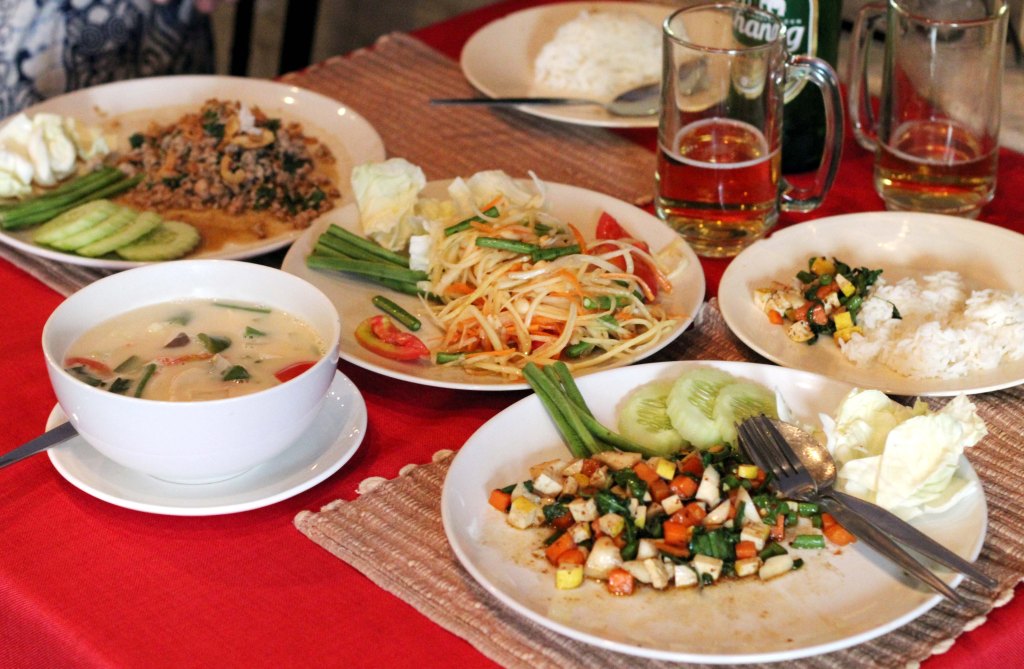 MYÖHÄINEN LOUNAS MAISTUI