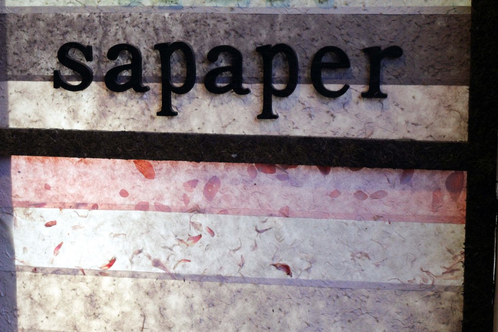 KÄSINTEHTYÄ PAPERIA