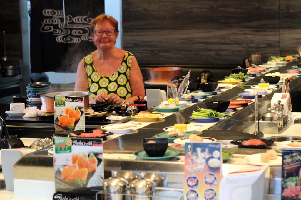 PANTIPIN SUSHIPÖYTÄ OLI HERKULLINEN