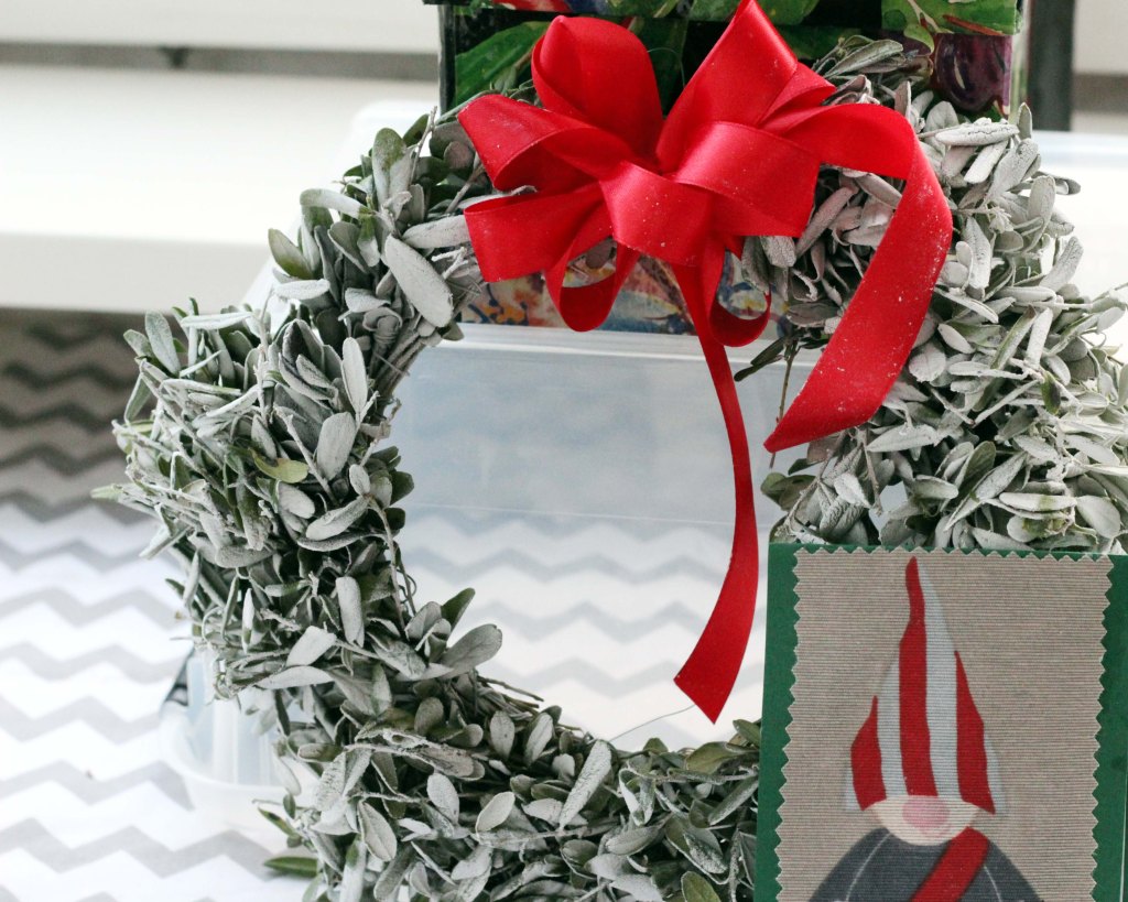 SAIN LAHJAKSI TYYLIKKÄÄN KRANSSIN JA JOULUKORTIN, KIITOS!