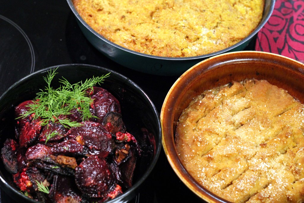 PAISTOS ON VALMIS, TAUSTALLA PORKKANA- JA LANTTULAATIKOT