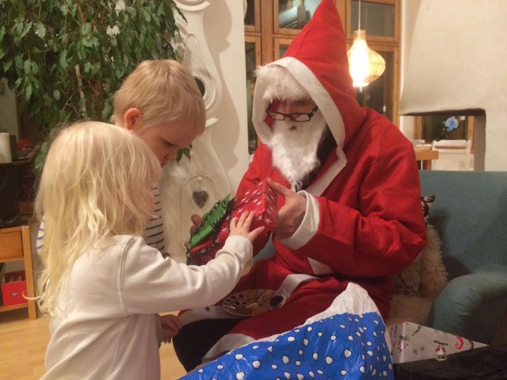 TÄPINÄÄ KAUKLAHDESSA