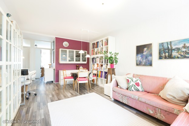 MYYTÄVÄNÄ KOLME HUONETTA JA KEITTIÖ HÄMEENLINNASSA