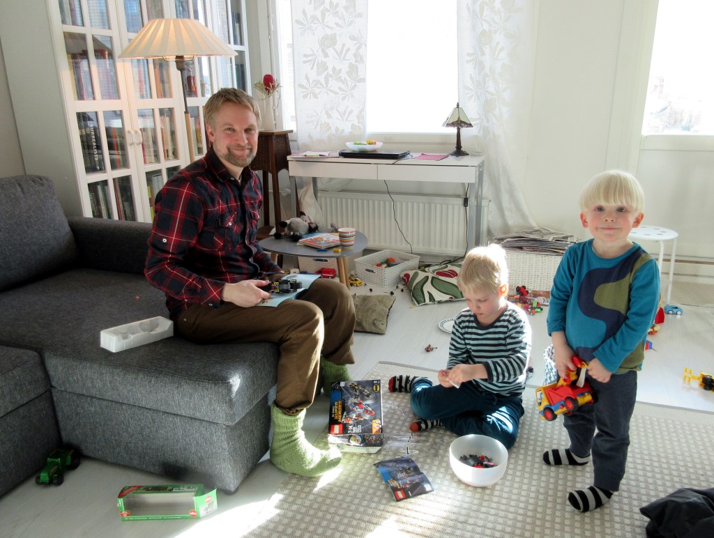 LEGONRAKENNUSMIEHET TOUHUSSA