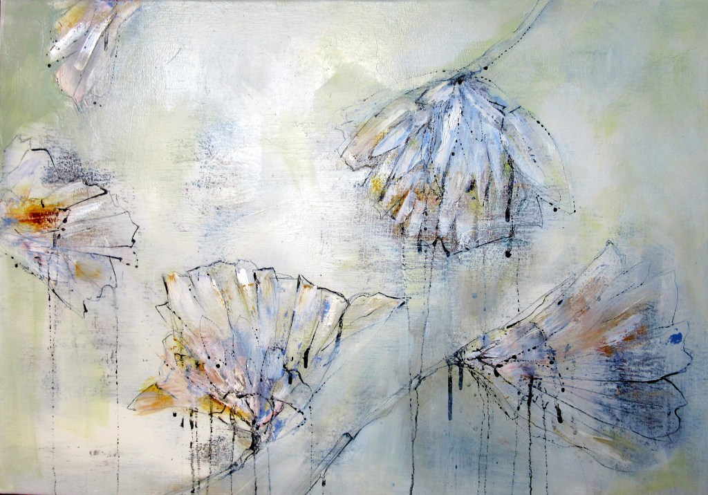 HERKUTTELUA VAALEILLA SÄVYILLÄ