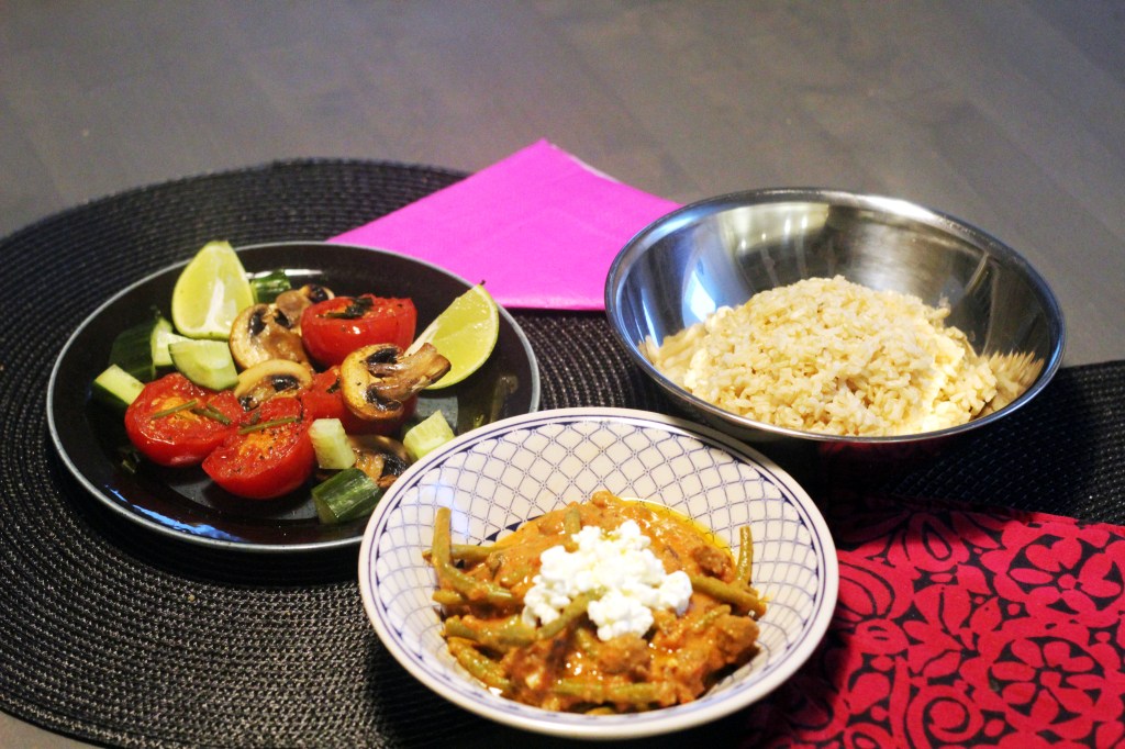 HÄRKIS MAISTUI MYÖS RIISIN KERA