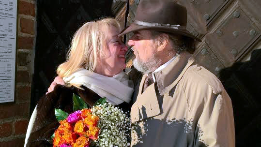 NAIMISISSA. JUHLAT KESÄLLÄ.