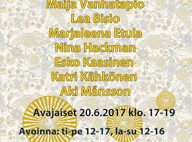 yhdeksän pientä kukkatemperamaalausta