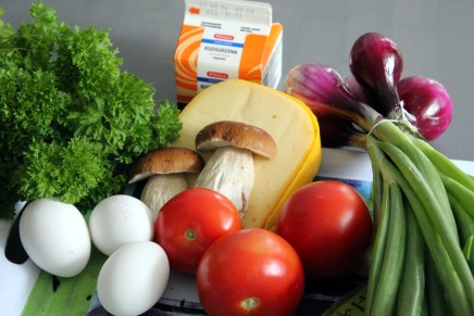 aamiaismunia tomaattikupissa