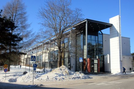 tropiikissa tuulee maaliskuun ajan nummelan&nbsp;kirjastossa