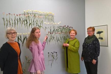 kaupunkiuutiset julkaisi jutun jano- ja aurinkomatkoilla näyttelyistä