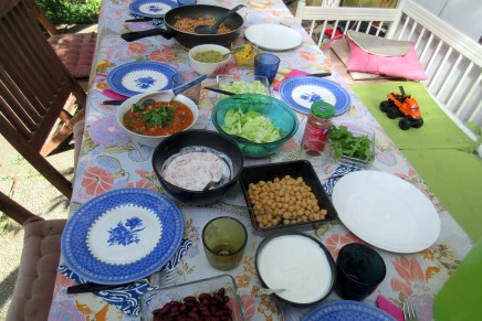 tortilloja ja kurkkuleipäsiä