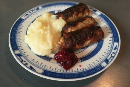 kaalikääryleitä tattitäytteen kera