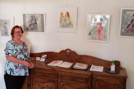 taidenäyttelyn avajaiset kangasalalla