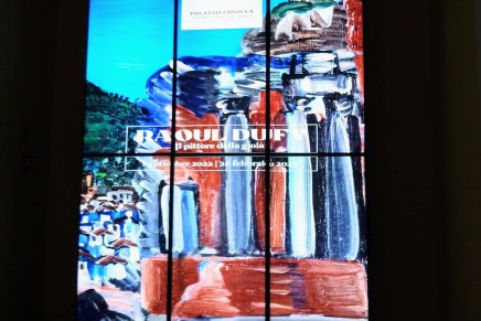 vanha rouva matkustaa&nbsp;roomaan